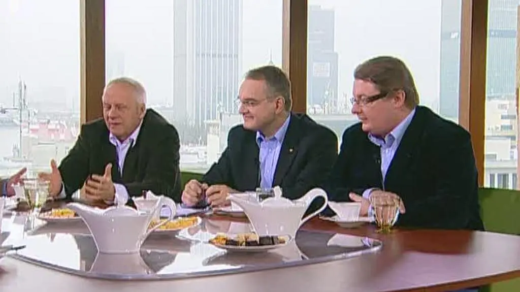 Niesiołowski: Z aktami WSI, jak z Breżniewem i Mao Tse-Tungiem