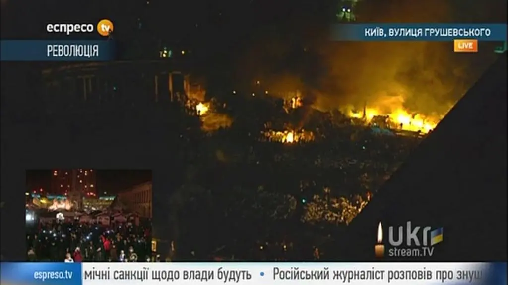 Nocne śpiewy na Majdanie Niepodległości
