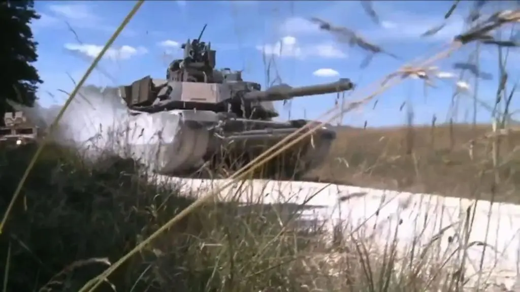 Nowych baz NATO nie będzie. Ale będą amerykańskie czołgi