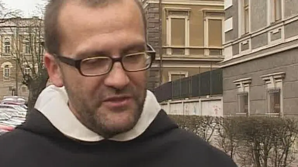 O. Kozacki: Jak się chowa głowę w piasek, to się wyciąga trupią czaszkę