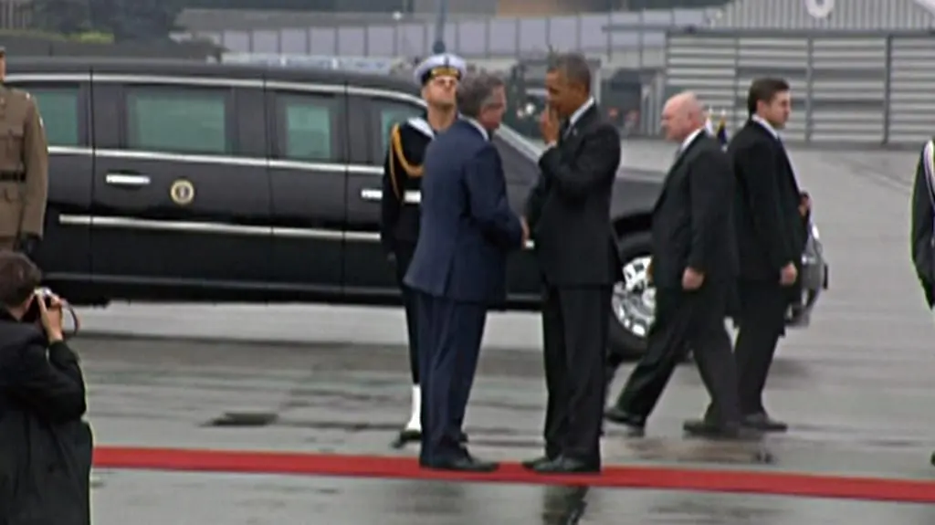 Obama zdezorientowany. Gdzie prezydent Polski ma wąsy?
