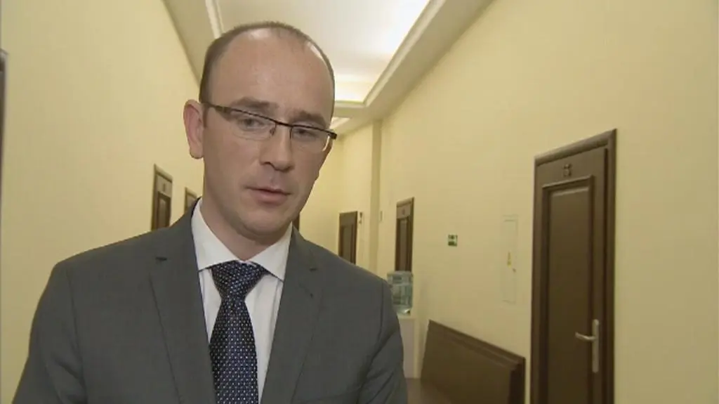 Obrońca tłumaczy o co oskarżony jest jego klient