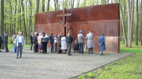 Oddadzą hołd oficerom pomordowanym przez NKWD