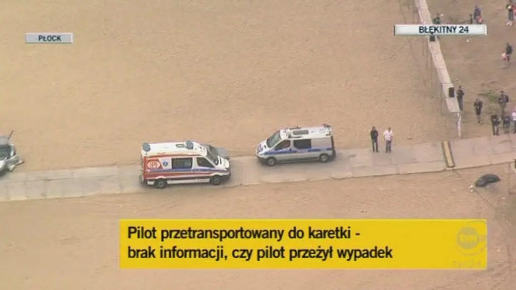 Odjazd karetki z Markiem Szufą/TVN24