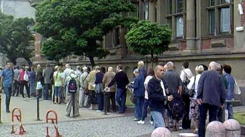 Ogromna kolejka przed NBP