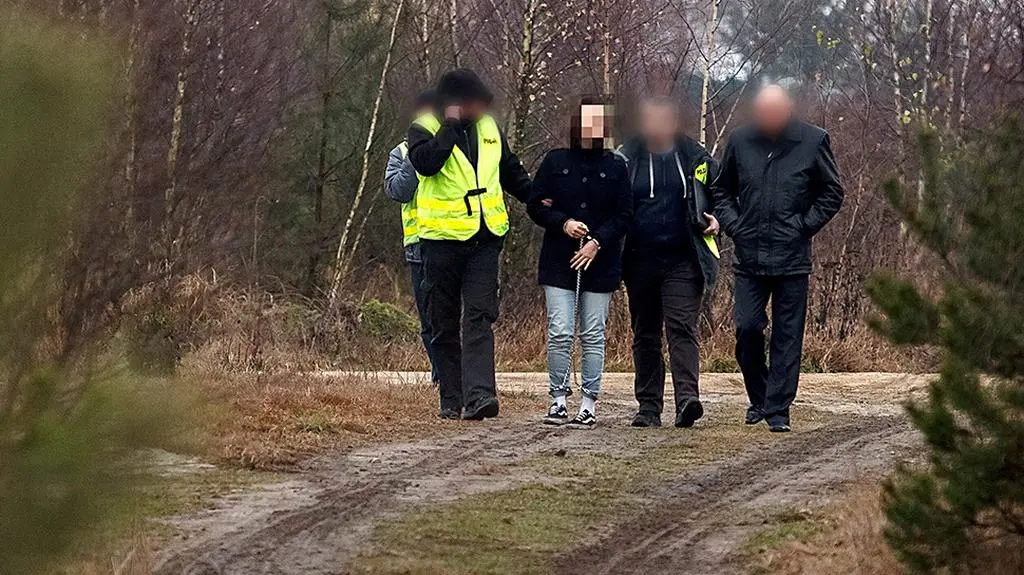 Ona - poetka, on - szkolny prymus. Razem zamordowali rodziców chłopaka