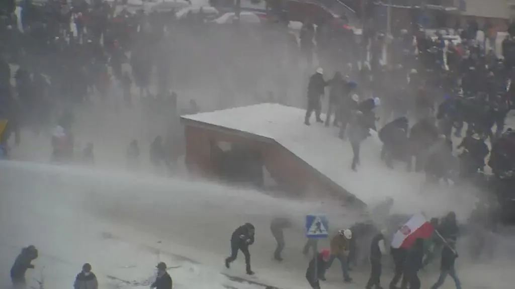 Ośmiu zatrzymanych po demonstracji przed siedzibą JSW