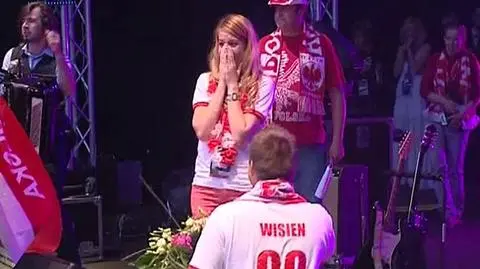 Oświadczyny wśród kibiców 