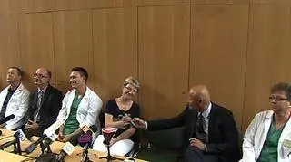 Pacjent po przeszczepie twarzy opuszcza szpital