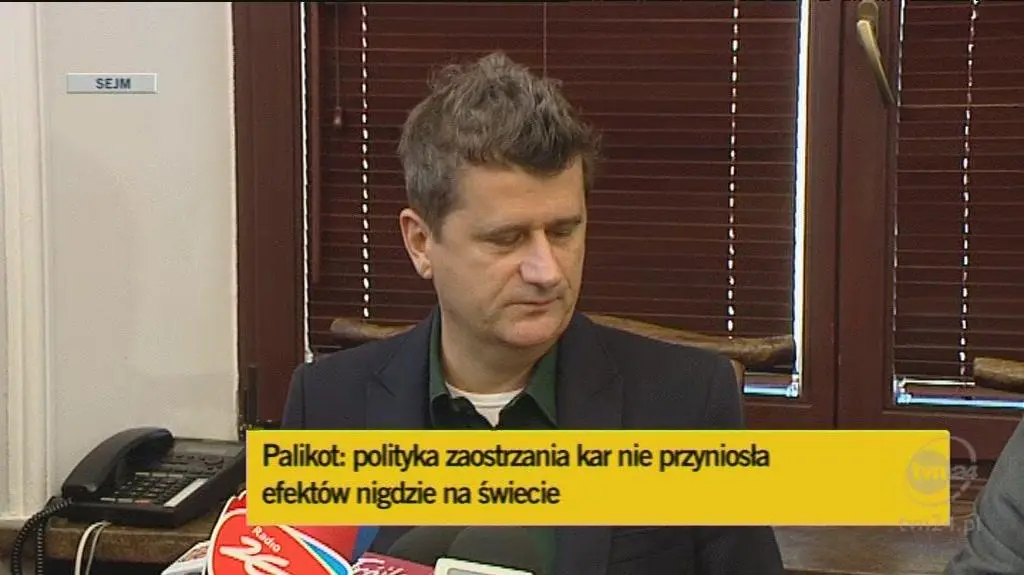 Palikot obiecuje, że zapali "zioło"