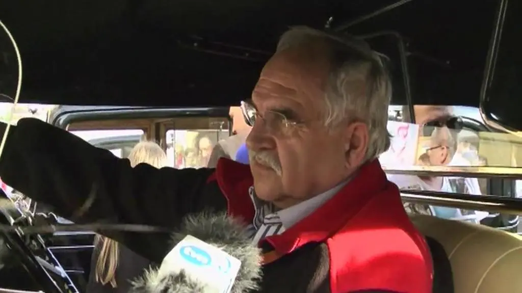 Pan Waszkiewicz kolekcjonuje stare samochody od 20 lat