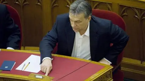 Partia Orbana zmieniła konstytucję. Opozycja bojkotuje, Bruksela zaniepokojona