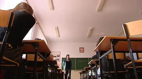 "Pękło serce Polski". Żałoba w liceum, gdzie uczył się Lech Kaczyński (TVN Warszawa)