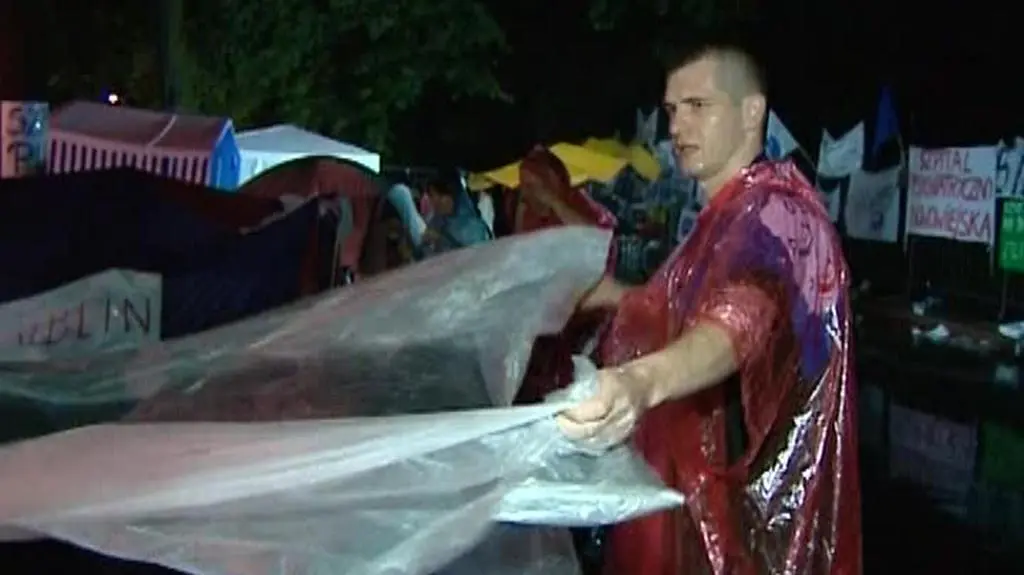 Pielęgniarki koczują przed kancelaria premiera