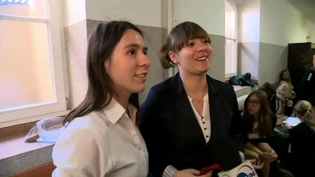 Pierwsi gimnazjaliści wyszli z egzaminu już po 20 minutach. "Bardzo łatwy. Świetnie nam poszło"