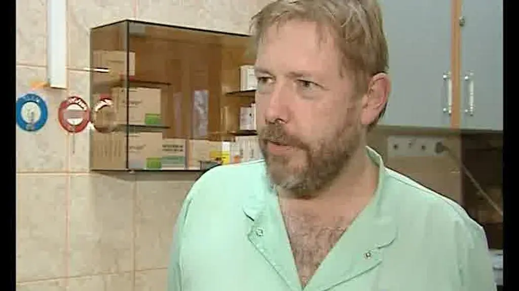 Piotr Pochwała, lekarz z łowickiego szpitala
