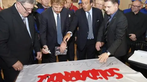 Platini z wizytą w Stoczni Gdańskiej