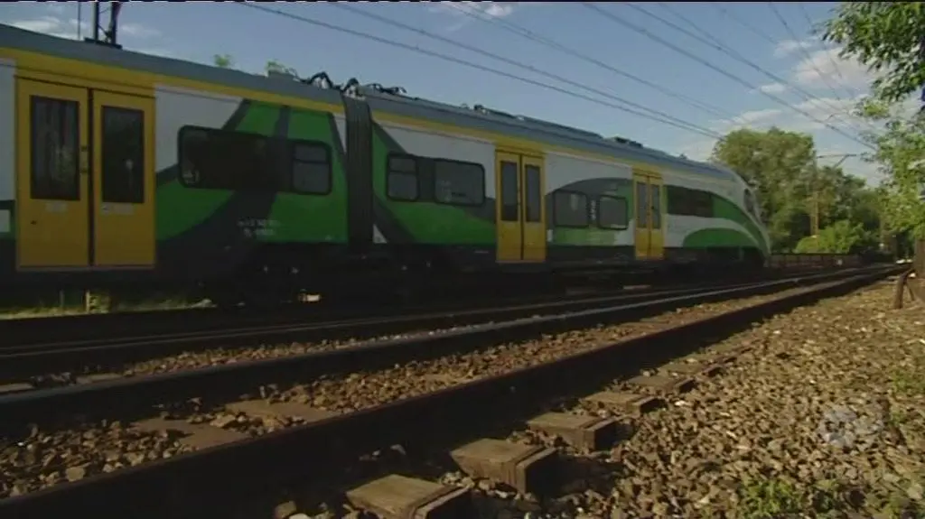 Pociągi zderzyły się czołowo na warszawskiej Pradze