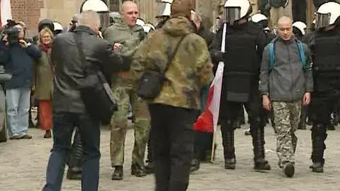 Podczas demonstracji doszło do bójki między członkami organizacj narodowych a grupą antyfaszystów