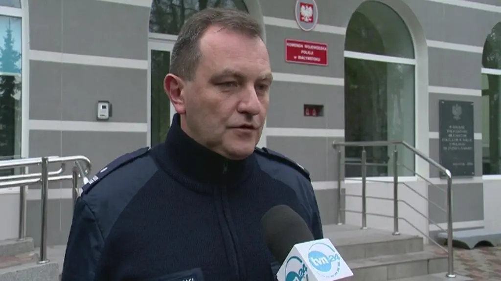 Podczas przeszukań policjanci znaleźli broń, narkotyki oraz sterydy anaboliczne