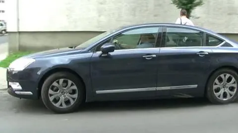 Podejrzany przetarg na służbowe auto