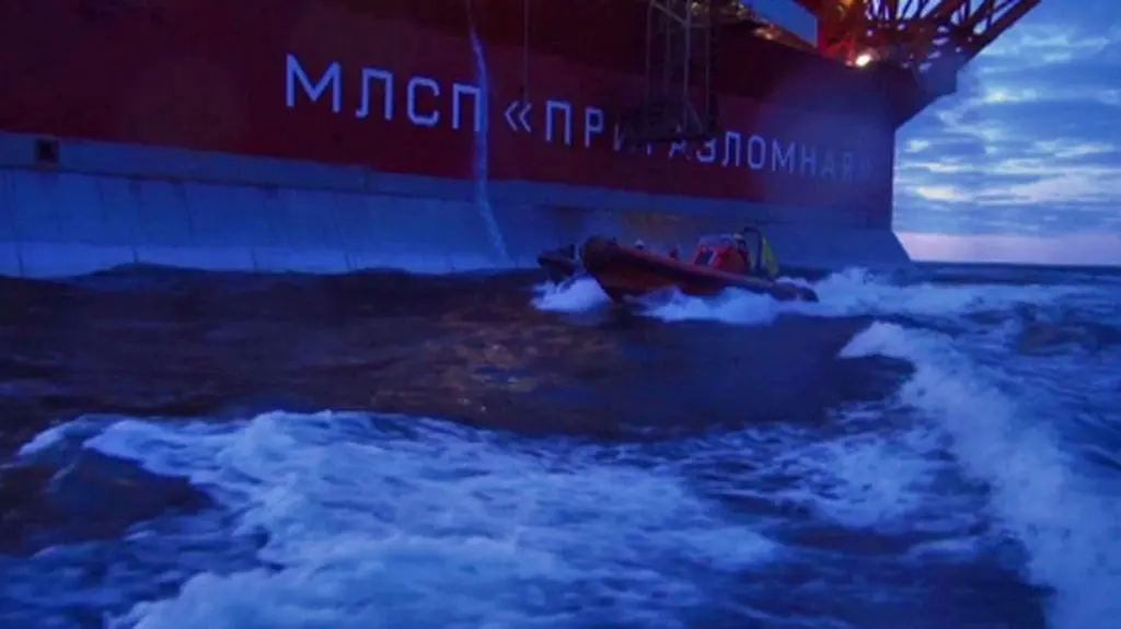 Podpłynął za blisko platformy Gazpromu. Polak z Greenpeace ma kłopoty 