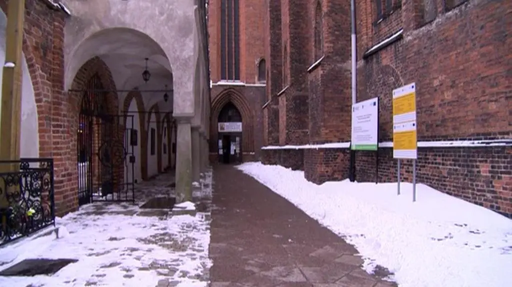 Podrzucony do kościoła