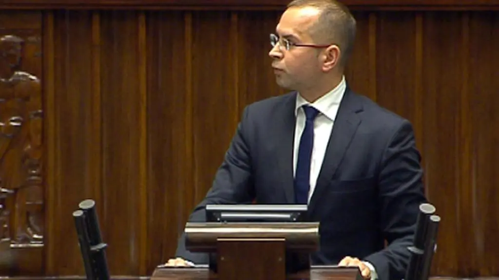 "Polacy nie potrzebują spektaklu"