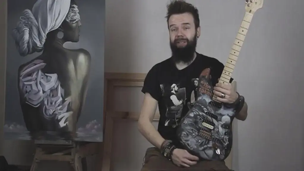 Polandrockowa gitara pomalowana przez Szymona Chwalisza