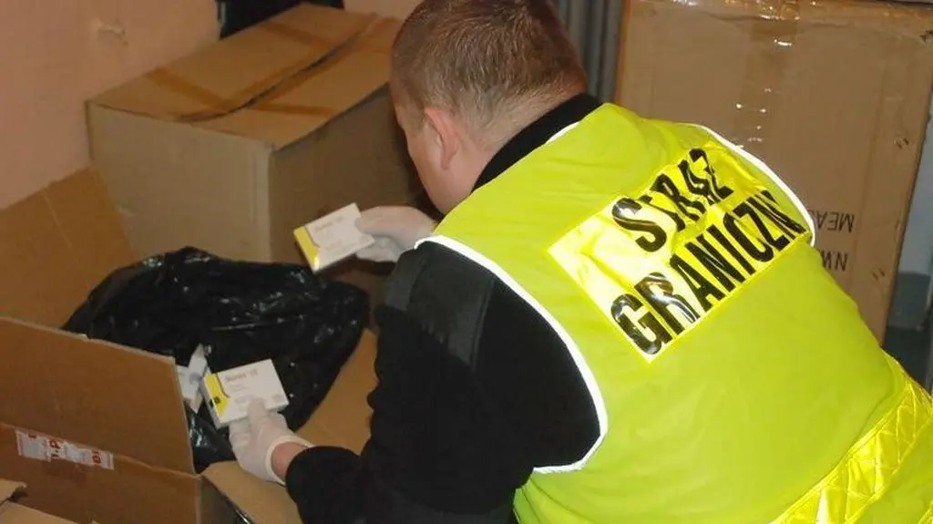 Policja i Straż Graniczna uderzyła w grupę handlującą anabolikami 