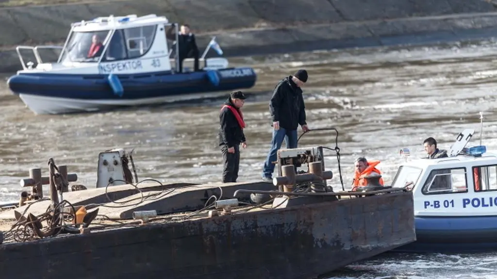 Policja zabezpiecza miejsce wycieku