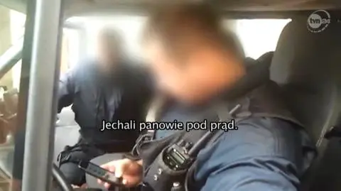 Policjanci pod prąd, dziennikarz nagrywa. Zabierają mu telefon i kasują dane
