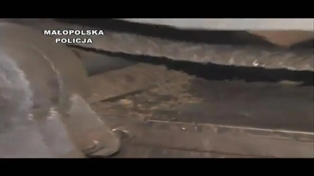 Policjanci zdecydowali się więc na przeprowadzenie akcji jednocześnie w dwóch miejscach