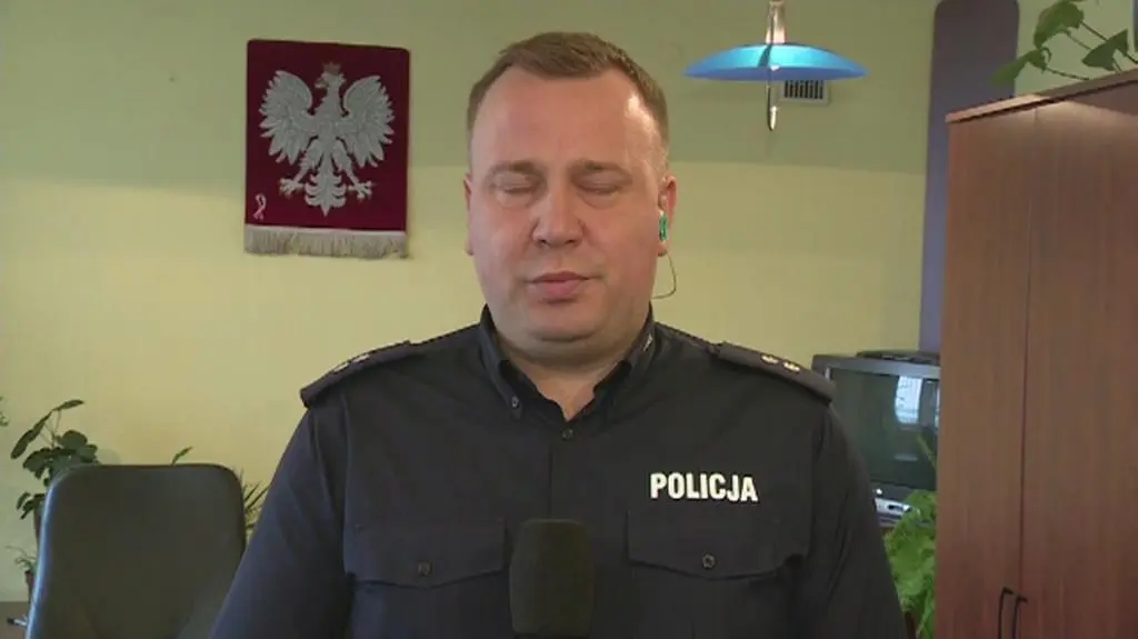 Policjant, który znalazł 2-latka: był u babci, zbudził się w nocy i chciał wrócić do domu