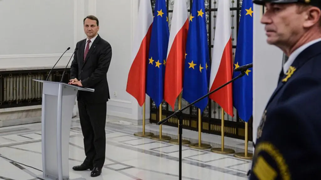 Politycy o piątkowym głosowaniu ws. marszałka Sikorskiego