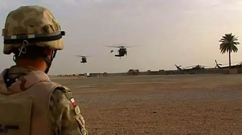 Polscy żołnierze w bazie w Diwaniji