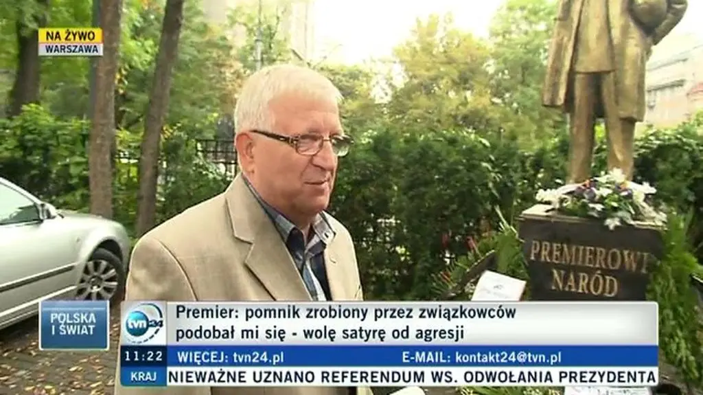 Pomnik premiera cieszy się olbrzymią popularnością 