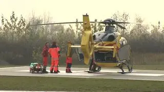 Poparzony w pożarze mężczyzna jest transportowany do Siemianowic Śląskich