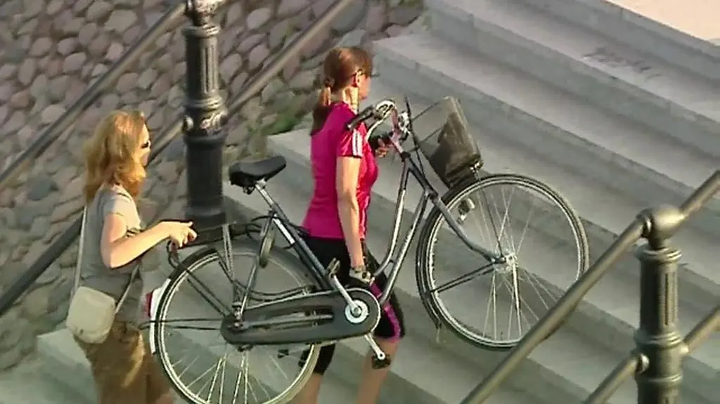 Poradnik rowerzysty: rowerzyści kontra kierowcy