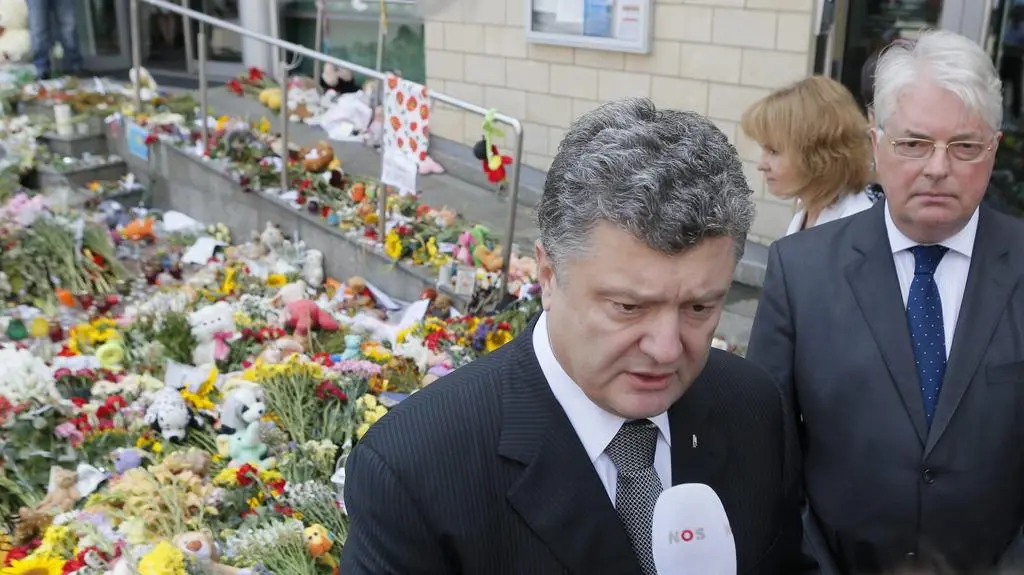 Poroszenko każe wstrzymać ogień. 40-kilometrowa strefa spokoju wokół miejsca katastrofy samolotu 