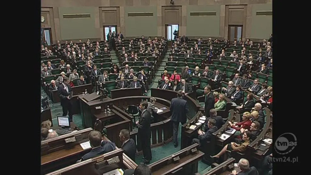 Poseł Błaszczak pyta dlaczego na sejmową galerię nie wpuszczono związkowców (TVN24)
