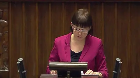 Posłowie Ruchu Palikota wychodzą z sali plenarnej