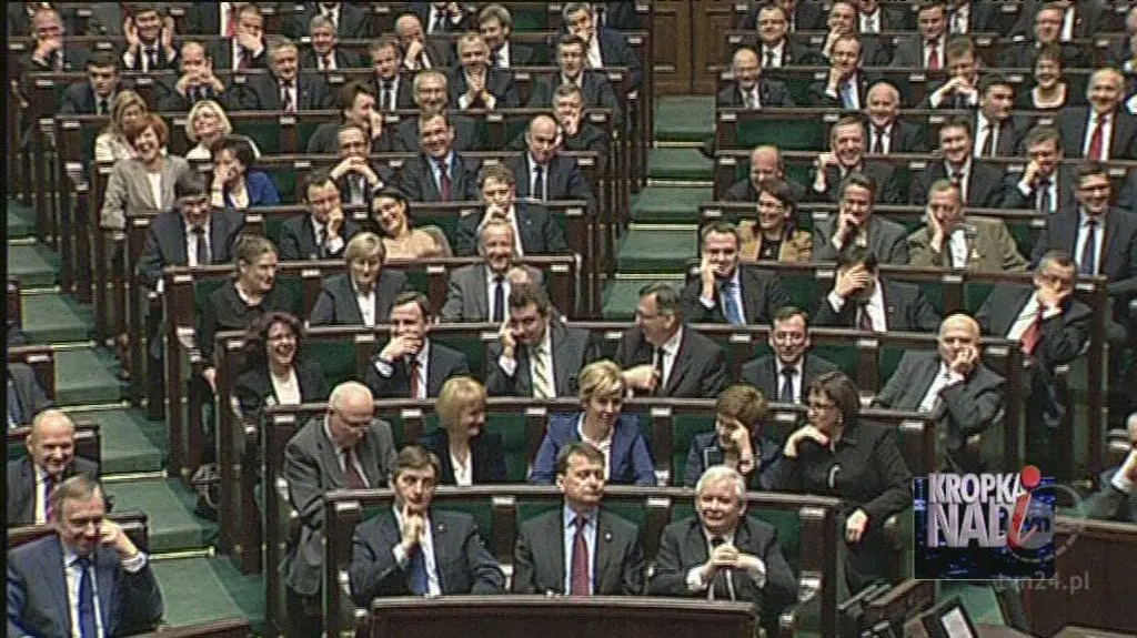 Posłowie zareagowali śmiechem (TVN24)