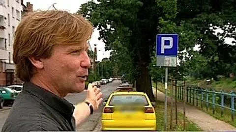 Powódź powodzią, ale parkować trzeba wzorowo