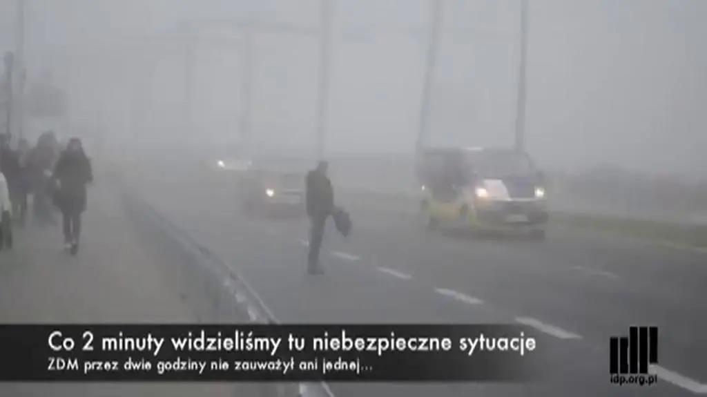Poznaniacy błądzą we mgle szukając drogi na przystanek