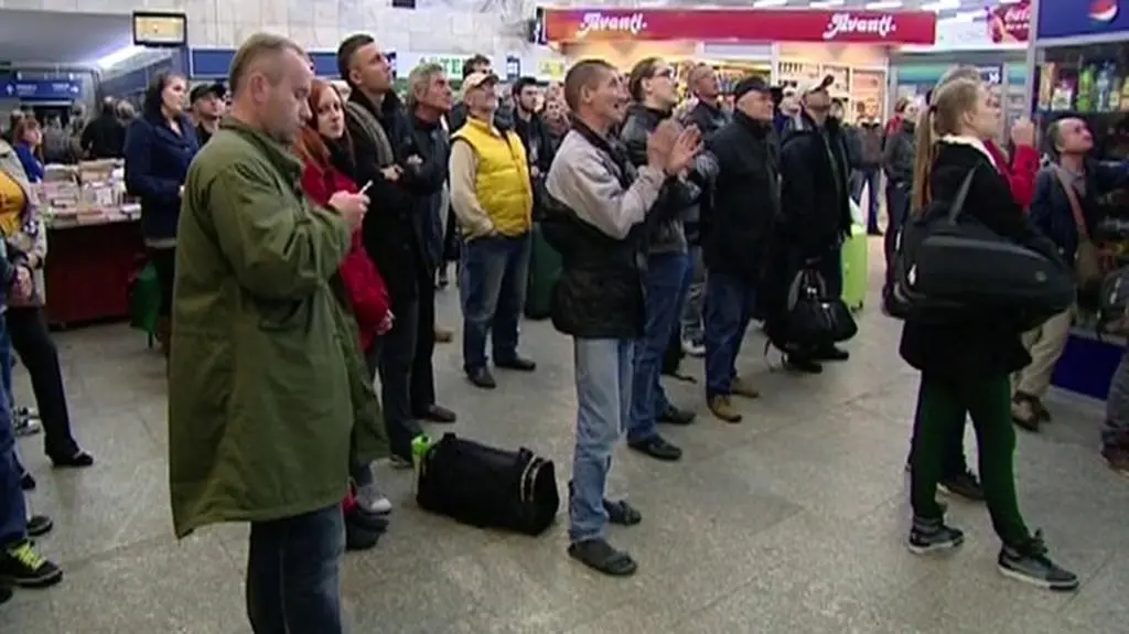 Poznaniacy oglądają skok Baumgartnera