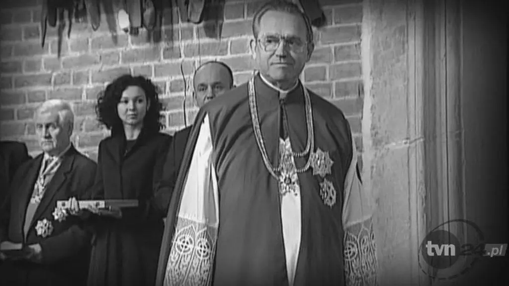 Prałat Henryk Jankowski zmarł w wieku 74 lat (TVN24)