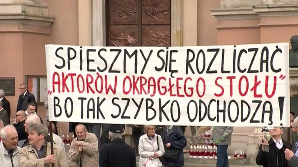 "Precz z komuną" na pożegnaniu generała