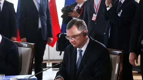 Premier Czech podaje się do dymisji. Partia nie chce oddać władzy