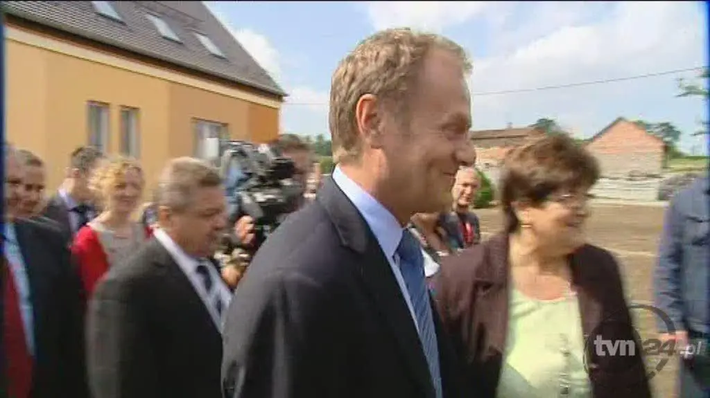 Premier gościł na niejednej parapetówce (TVN24)